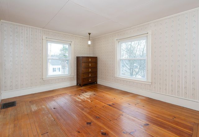 7 1St Street, Hudson, NH 03051