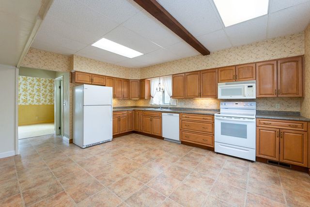 7 1St Street, Hudson, NH 03051