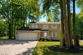 8900 Briarbrook Drive NE, Warren, OH 44484