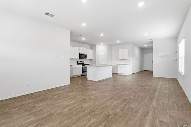 15750 Clove Spice Way, Von Ormy, TX 78073