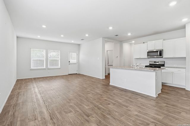 15750 Clove Spice Way, Von Ormy, TX 78073