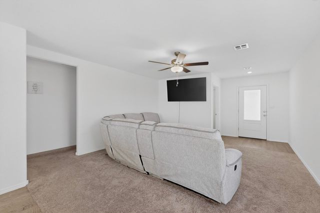 410 W Hicks Drive SW, Los Lunas, NM 87031