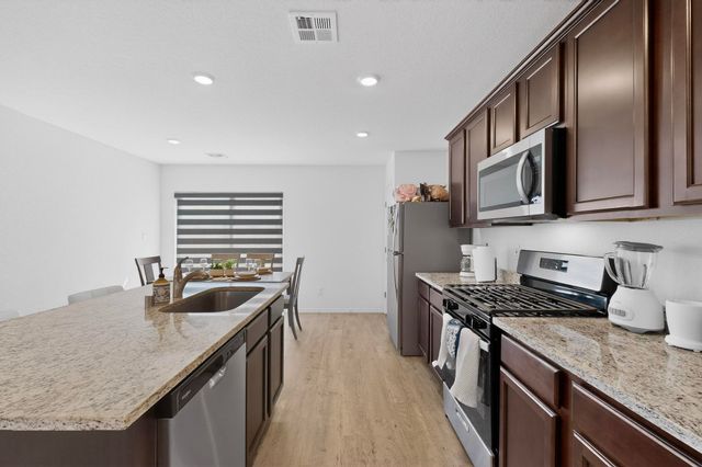 410 W Hicks Drive SW, Los Lunas, NM 87031