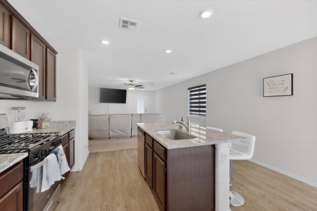 410 W Hicks Drive SW, Los Lunas, NM 87031