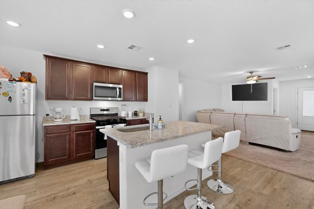 410 W Hicks Drive SW, Los Lunas, NM 87031