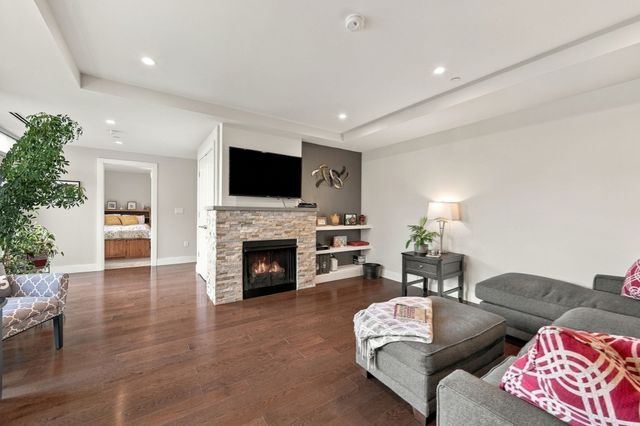 201 Elliott St 407, Beverly, MA 01915