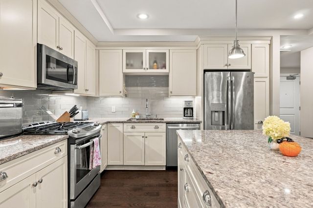 201 Elliott St 407, Beverly, MA 01915