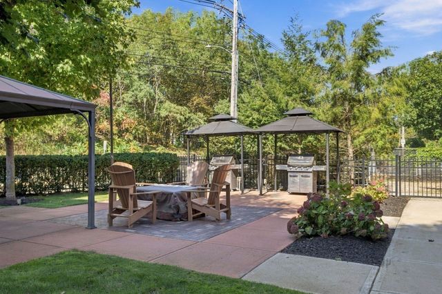201 Elliott St 407, Beverly, MA 01915