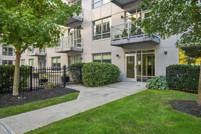 201 Elliott St 407, Beverly, MA 01915