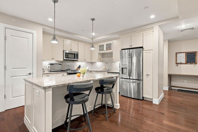 201 Elliott St 407, Beverly, MA 01915