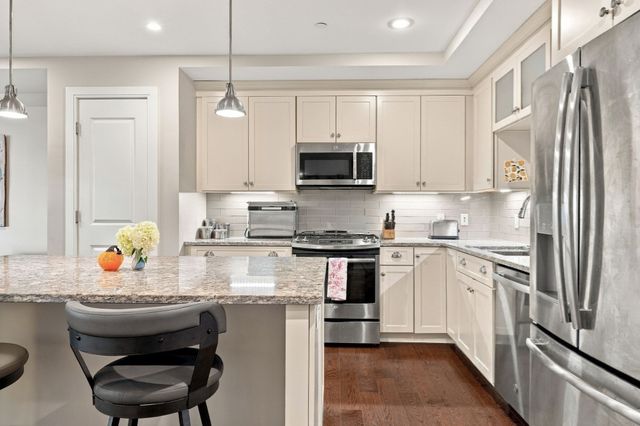 201 Elliott St 407, Beverly, MA 01915