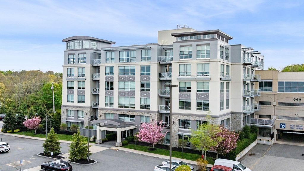 201 Elliott St 407, Beverly, MA 01915