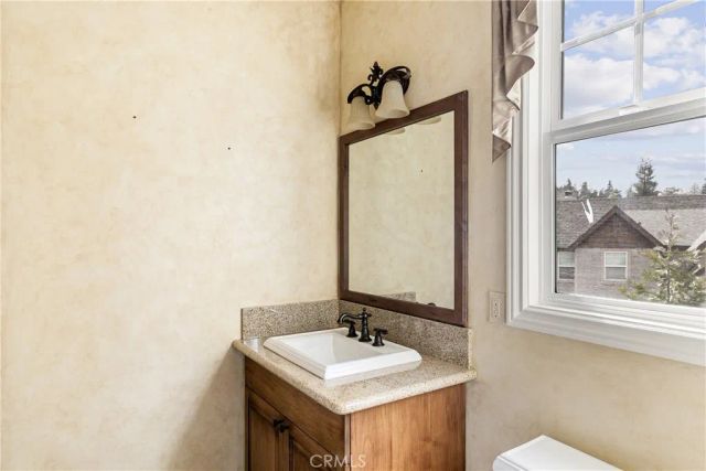 445 Clearwater Lane, Lake Arrowhead, CA 92352