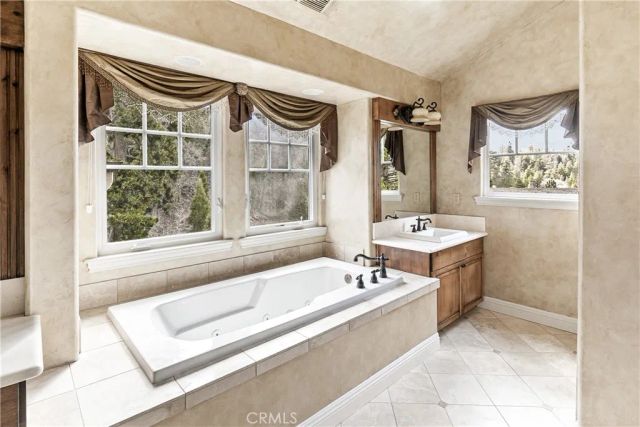 445 Clearwater Lane, Lake Arrowhead, CA 92352