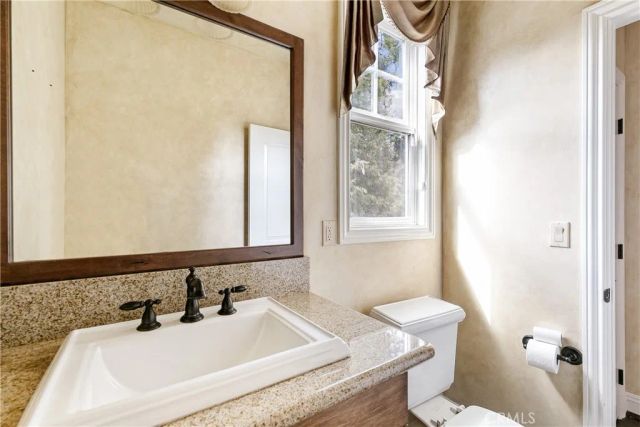 445 Clearwater Lane, Lake Arrowhead, CA 92352