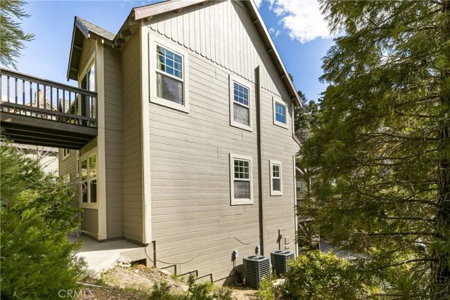 445 Clearwater Lane, Lake Arrowhead, CA 92352