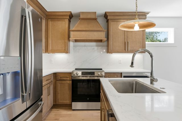 1020 W Kirkland Ave, Nashville, TN 37216