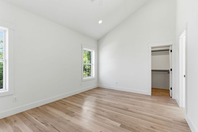 1020 W Kirkland Ave, Nashville, TN 37216