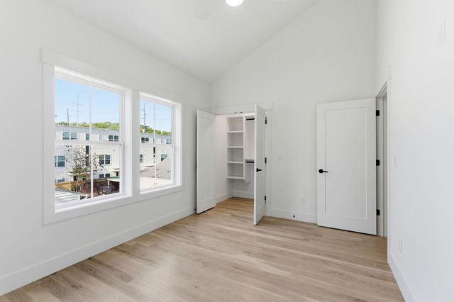 1020 W Kirkland Ave, Nashville, TN 37216