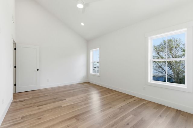 1020 W Kirkland Ave, Nashville, TN 37216