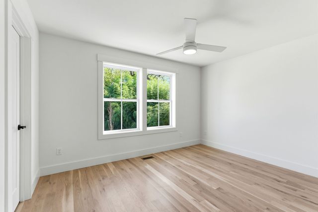 1020 W Kirkland Ave, Nashville, TN 37216