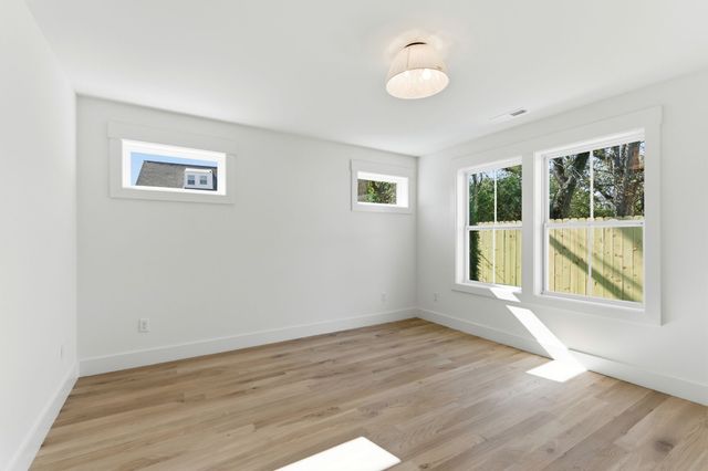 1020 W Kirkland Ave, Nashville, TN 37216