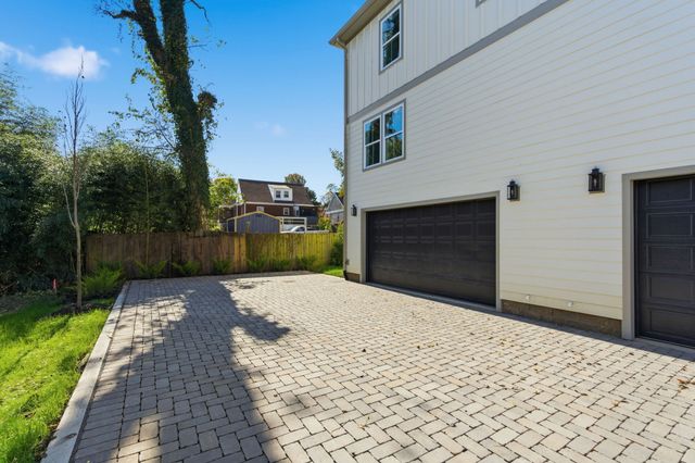 1020 W Kirkland Ave, Nashville, TN 37216