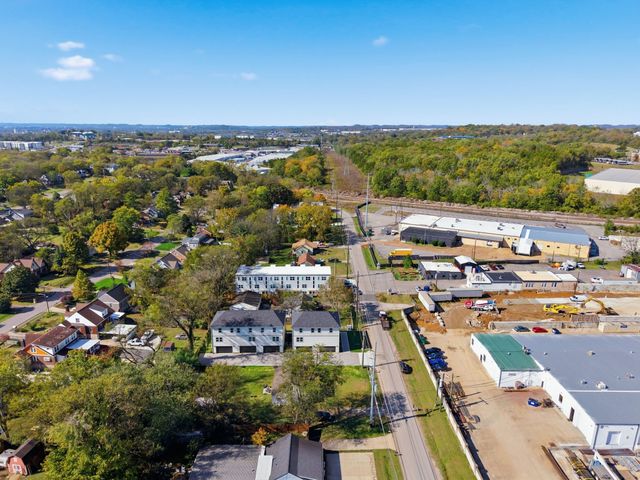 1020 W Kirkland Ave, Nashville, TN 37216