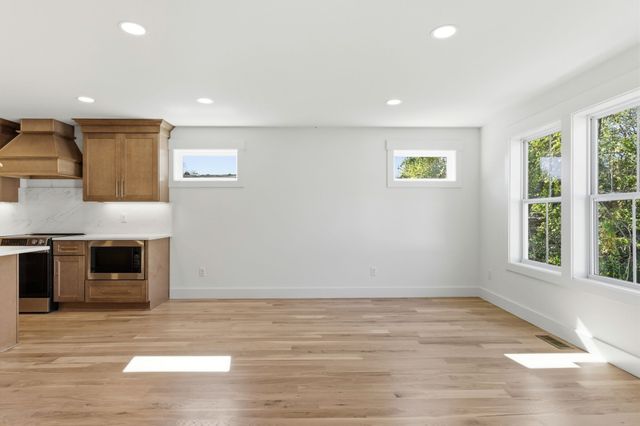 1020 W Kirkland Ave, Nashville, TN 37216