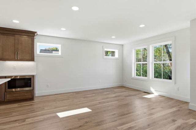 1020 W Kirkland Ave, Nashville, TN 37216