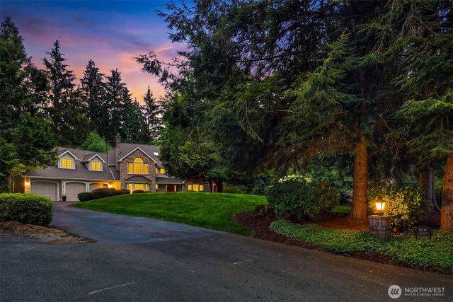 14214 216th Avenue NE, Woodinville, WA 98077