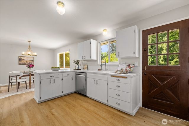 8021 181st Place SW, Edmonds, WA 98026