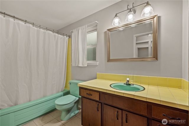 8021 181st Place SW, Edmonds, WA 98026