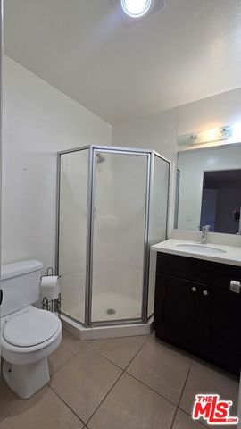 555 W Dryden Street 2, Glendale, CA 91202