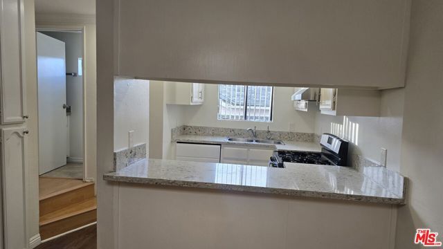 555 W Dryden Street 2, Glendale, CA 91202