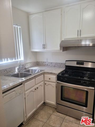 555 W Dryden Street 2, Glendale, CA 91202