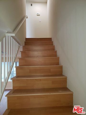 555 W Dryden Street 2, Glendale, CA 91202