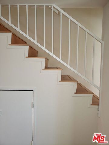 555 W Dryden Street 2, Glendale, CA 91202