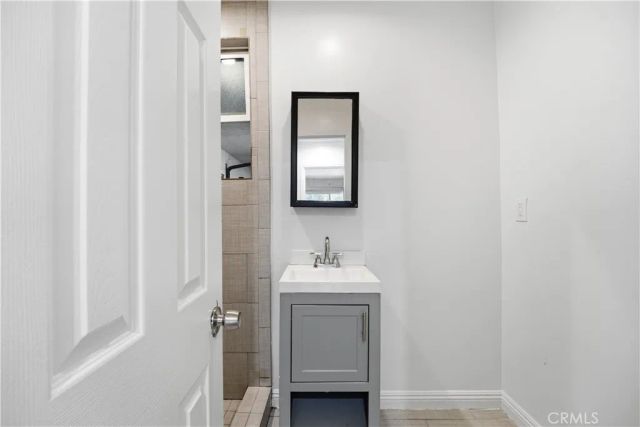 10715 Moorpark Street 1, Los Angeles, CA 91602