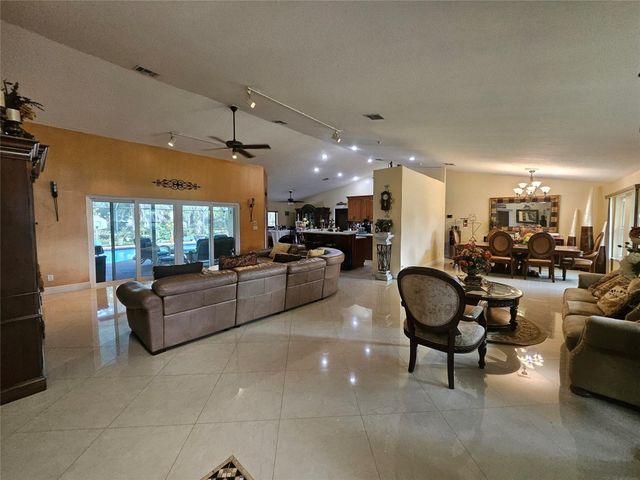 197 NW 113th Way, Coral Springs, FL 33071