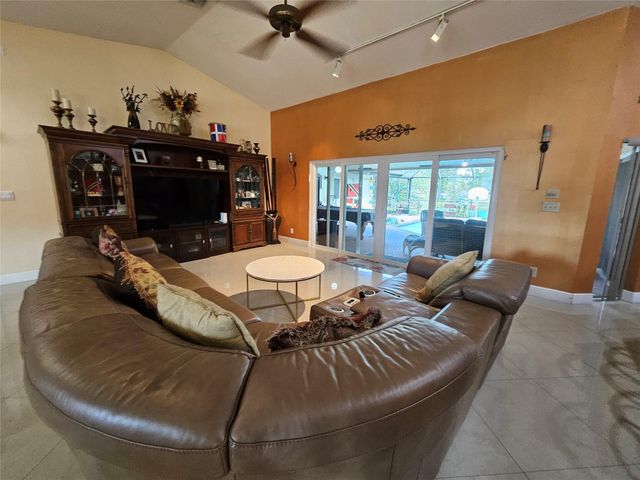 197 NW 113th Way, Coral Springs, FL 33071