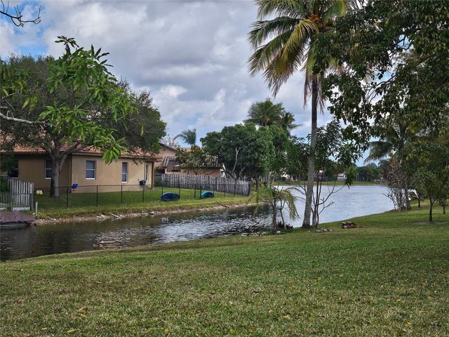 197 NW 113th Way, Coral Springs, FL 33071