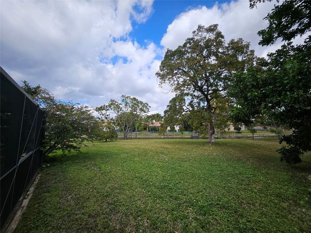 197 NW 113th Way, Coral Springs, FL 33071