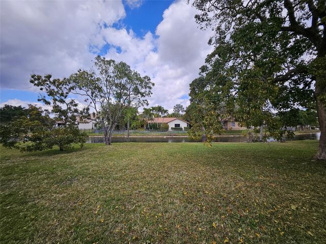 197 NW 113th Way, Coral Springs, FL 33071