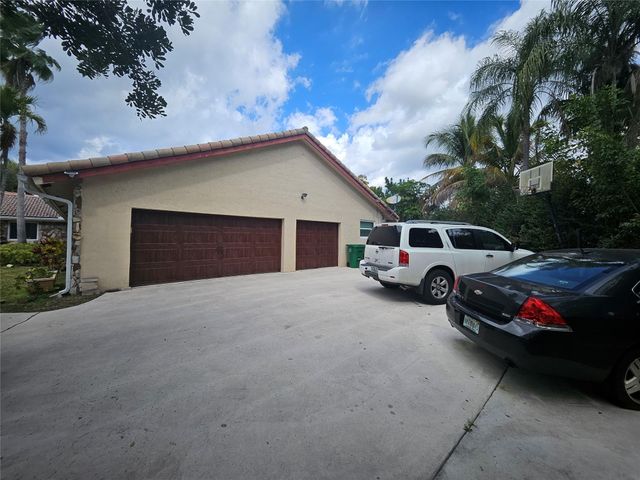 197 NW 113th Way, Coral Springs, FL 33071