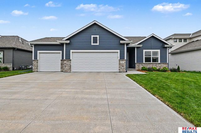 8127 S 196 Street, Gretna, NE 68028