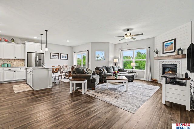 8127 S 196 Street, Gretna, NE 68028