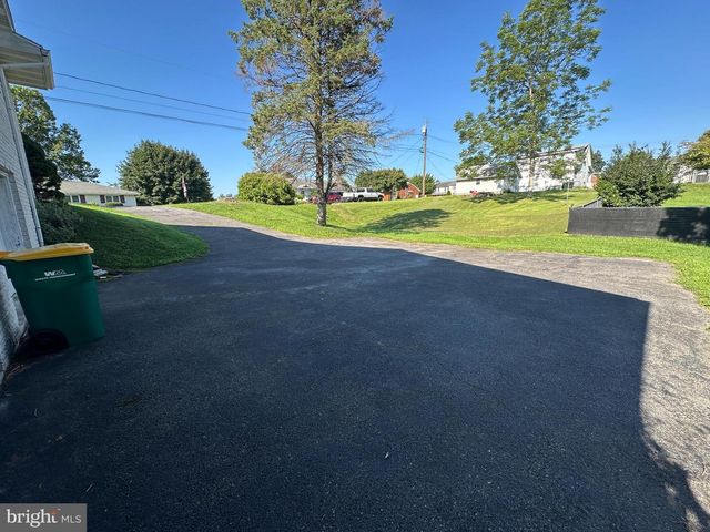410 W SEVENTH STREET, Waynesboro, PA 17268