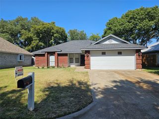 1005 Fiero Drive, Arlington, TX 76001