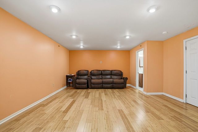 237 South St 6, Shrewsbury, MA 01545